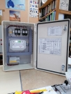Фото Шкафы учета тепловой энергии и теплоносителя Шкаф для вычислителя КАРАТ-307-ххх без 4 источников питания. Корпус: стеклоармированный полиэстер. 